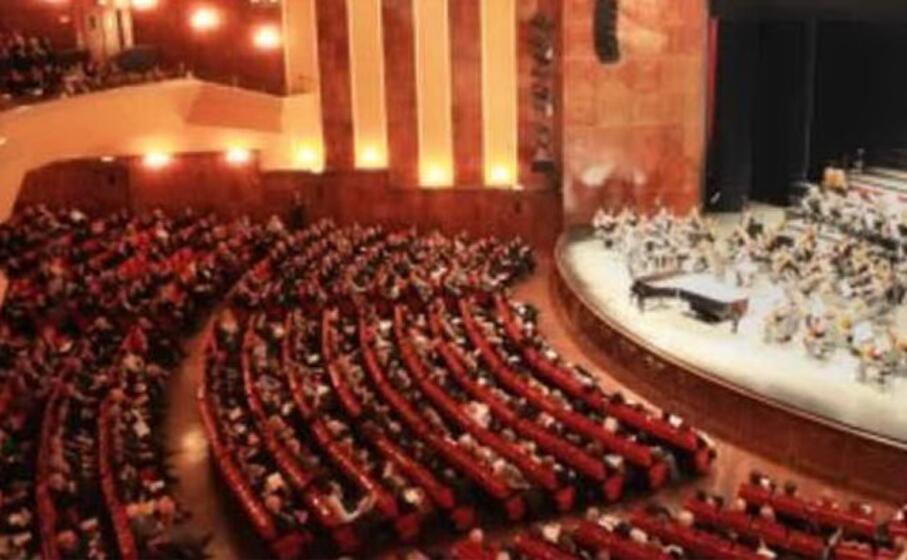 il teatro lirico di cagliari (archivio l unione sarda)