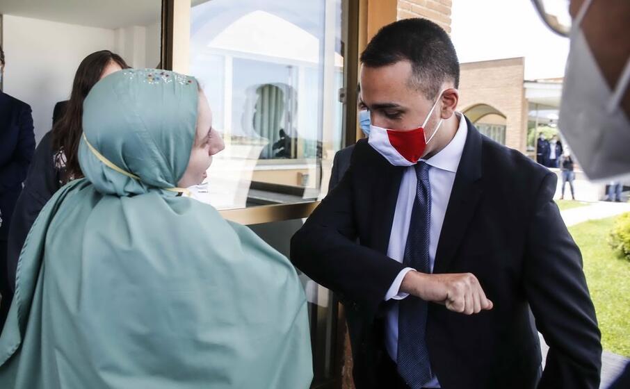 gomito a gomito con il ministro di maio