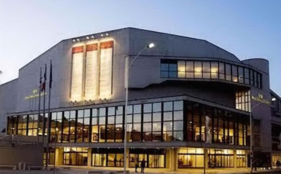 il teatro lirico di cagliari (foto da google)