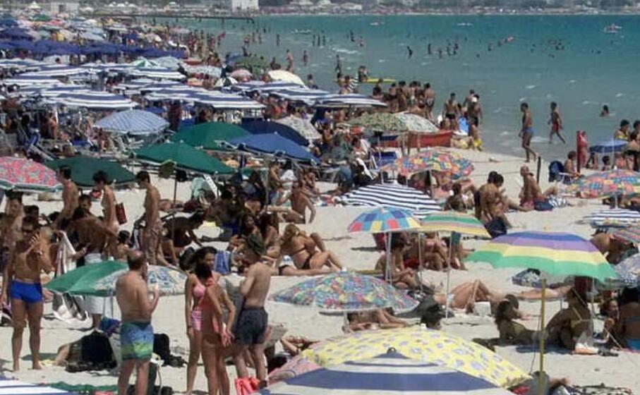 la spiaggia del poetto (archivio l unione sarda solinas)