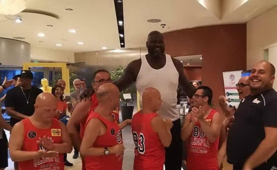 shaq con gli atleti olimpia (foto concessa)