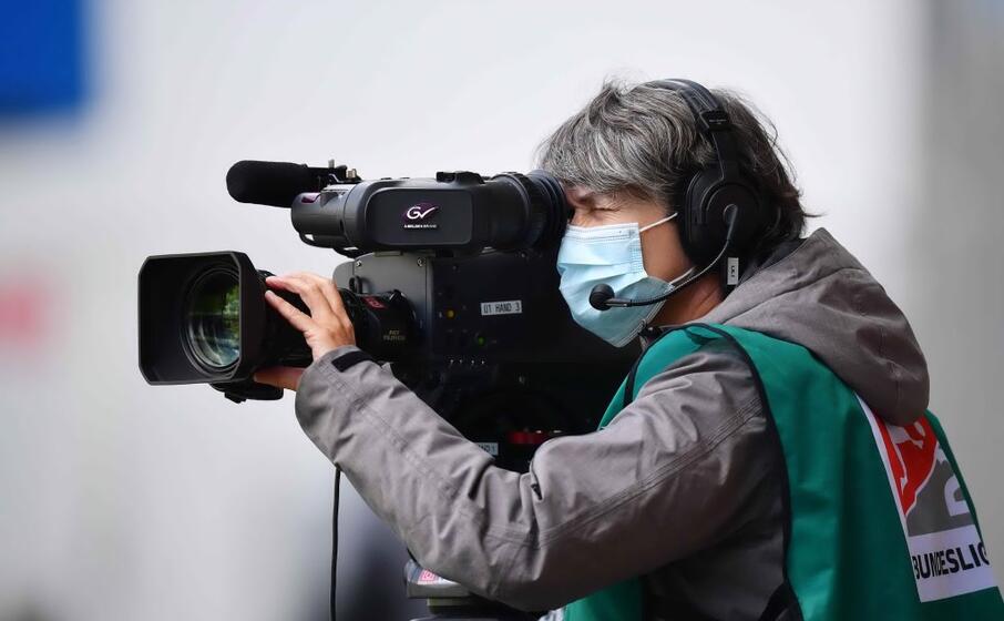 volto coperto anche per i cameraman