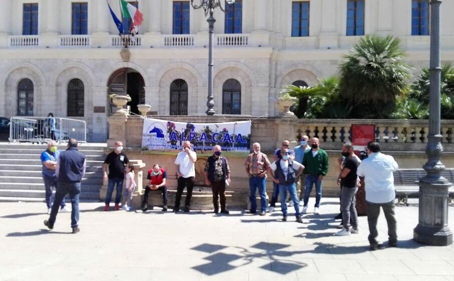 la protesta del mondo ippico a sassari (foto l unione sarda marras)