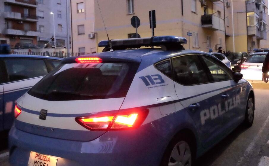 polizia in via seruci (archivio l unione sarda)