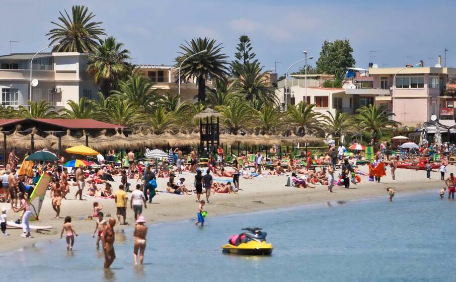un estate al poetto (archivio l unione sarda)