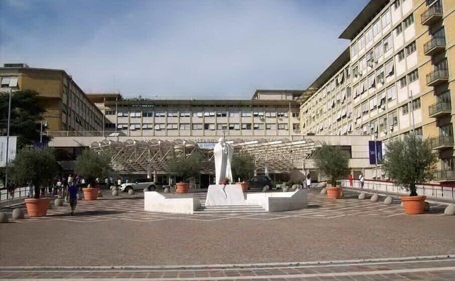 il policlinico gemelli di roma (archivio l unione sarda)