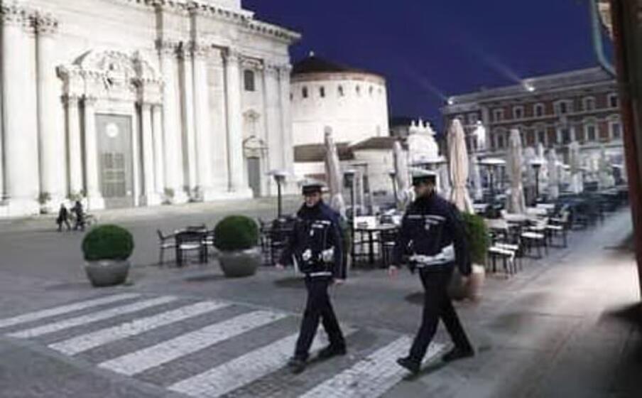 vigili a brescia (ansa)