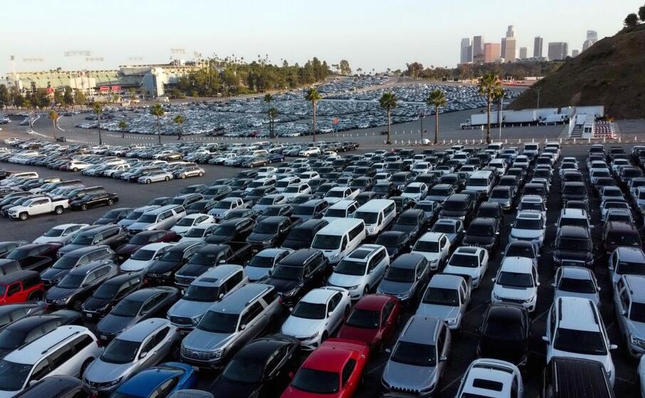 le auto di hertz ferme in un deposito negli stati uniti (ansa)