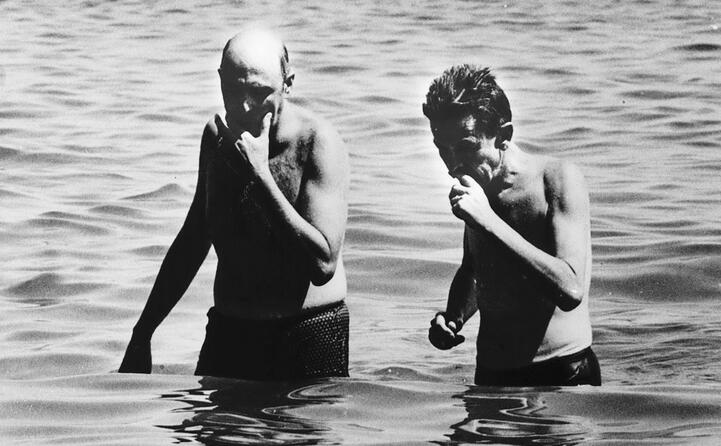 giorgio napolitano ed enrico berlinguer all isola d elba nel 1978