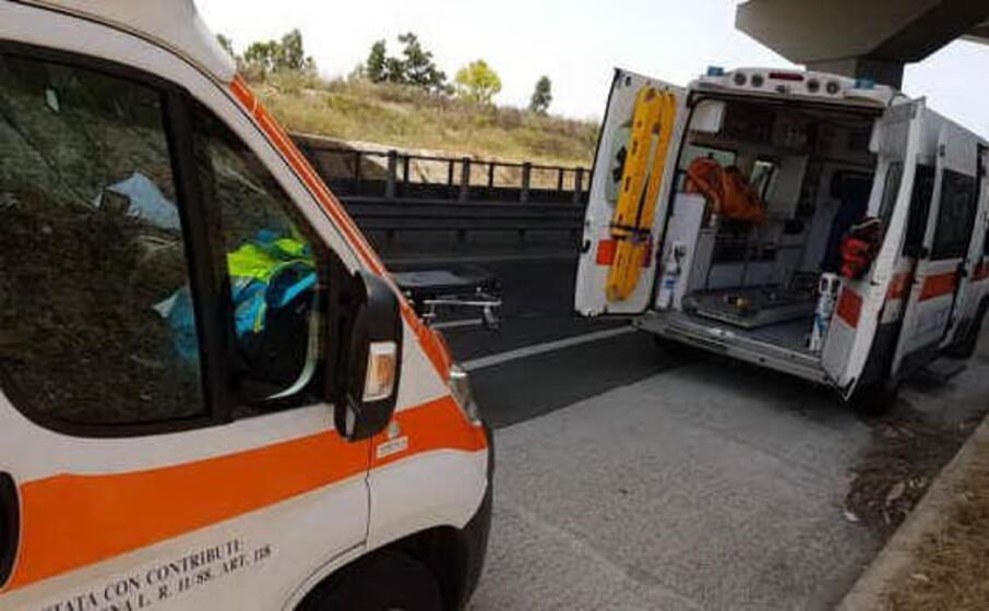 un ambulanza (archivio l unione sarda)