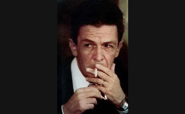 un primo piano di enrico berlinguer