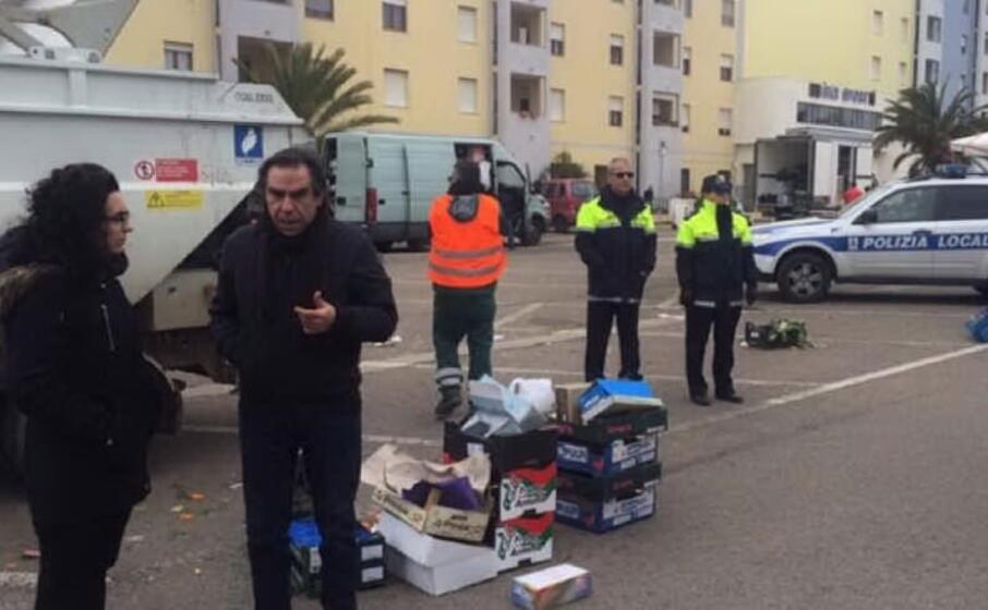 il mercatino (foto l unione sarda pala)