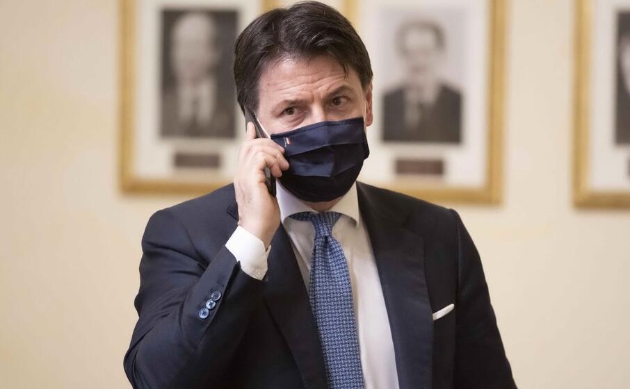 il premier giuseppe conte (ansa)