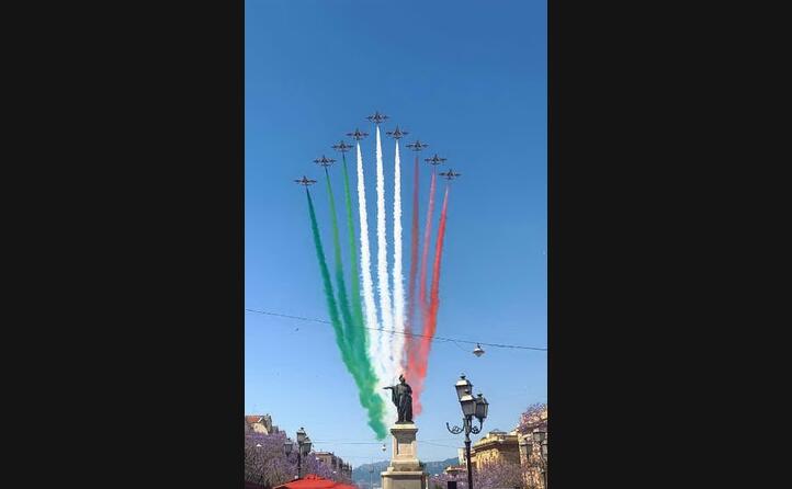 in piazza yenne (foto instagram tubicino)
