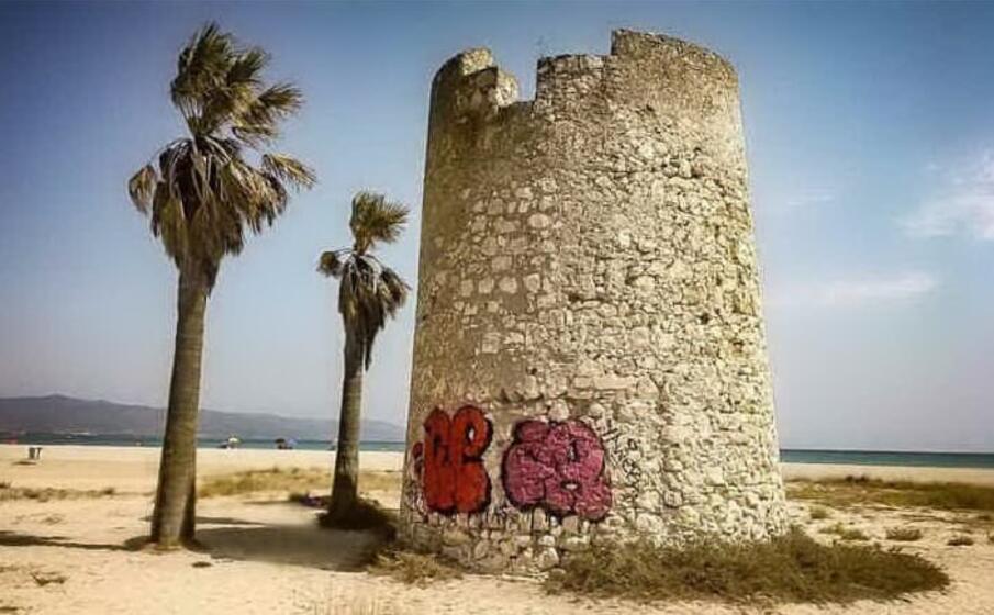 la torre spagnola al poetto (archivio l unione sarda)