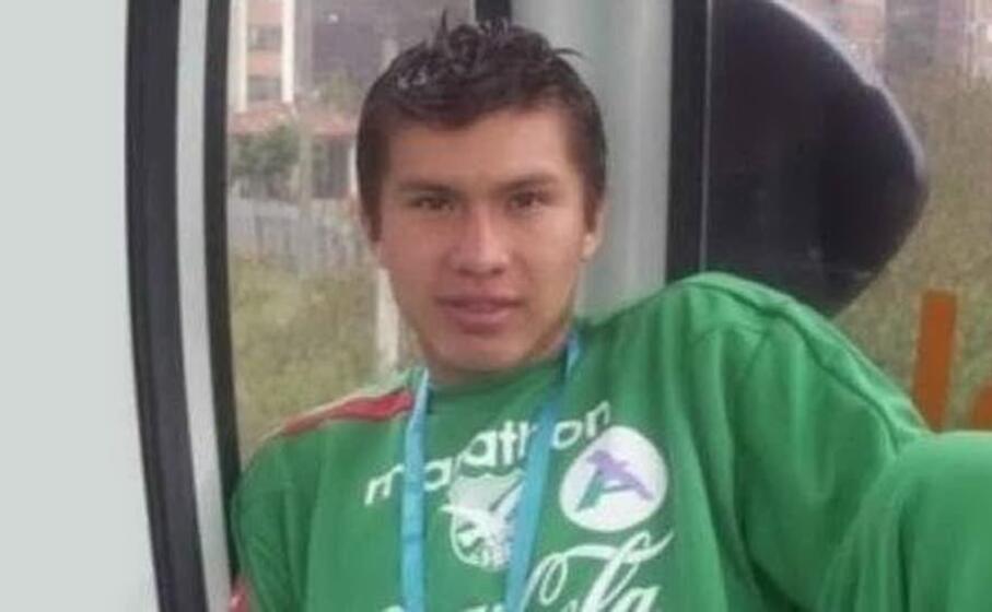 il calciatore morto (foto twitter)
