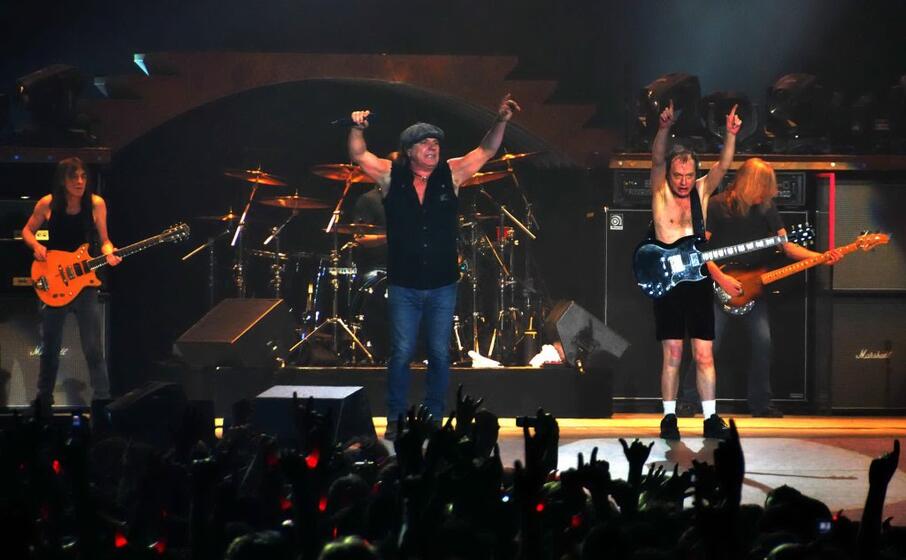 ac dc in concerto a milano nel 2009 (l unione sarda pintore)