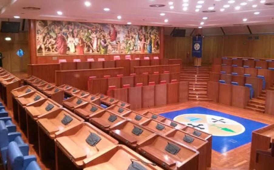 la sede del consiglio regionale della calabria (ansa)