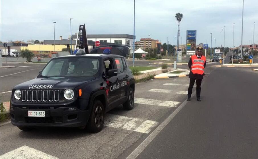 un posto di controllo dei carabinieri di oristano (foto l unione sarda)