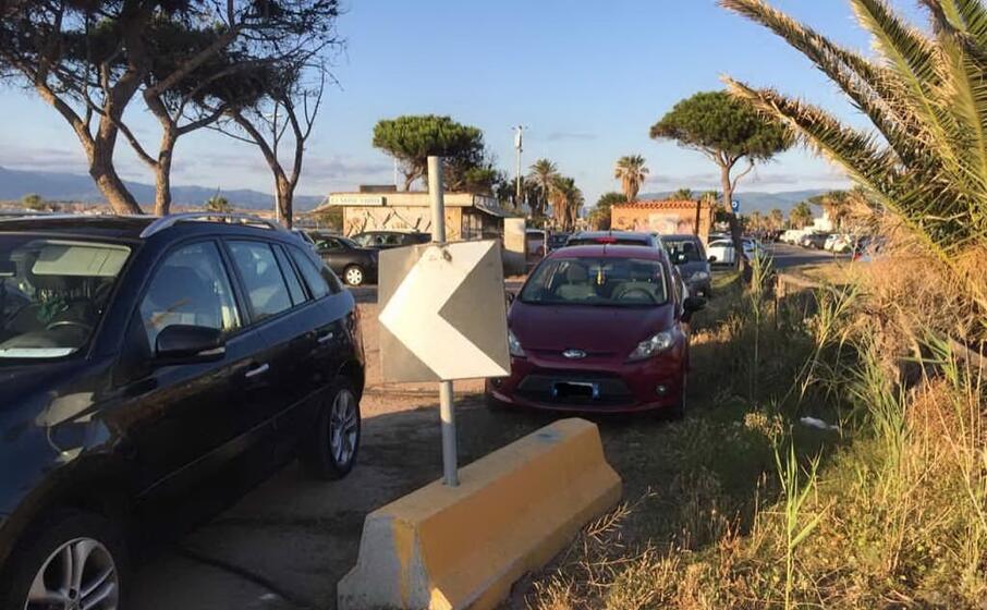 i dissuasori spostati al poetto (l unione sarda daga)