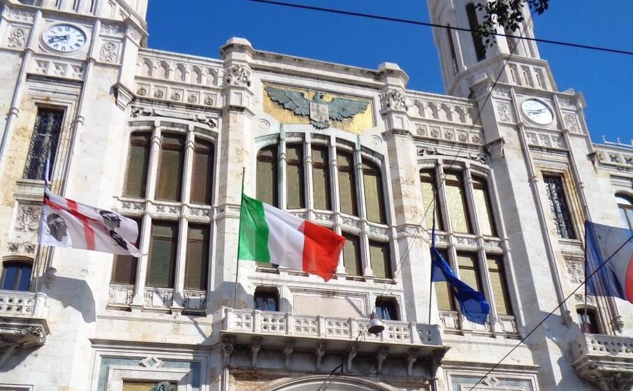 il municipio di cagliari (archivio l unione sarda)
