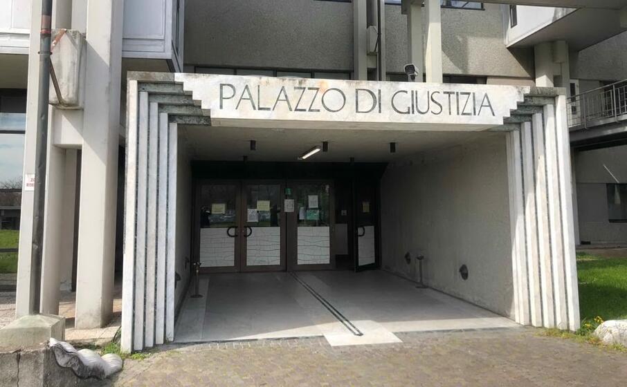 il tribunale di prato (ansa)