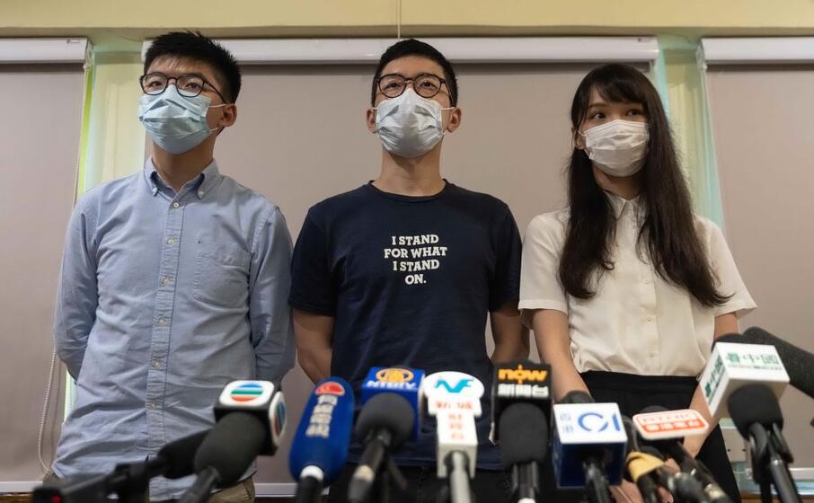 manifestanti a hong kong (foto ansa epa)