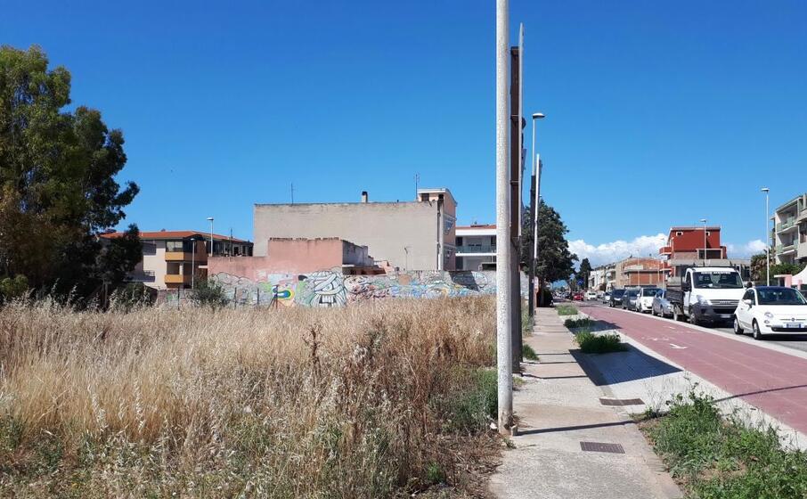 erbacce in via san benedetto (l unione sarda daga)