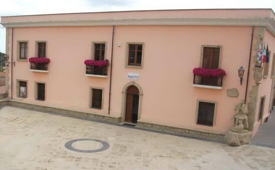 il municipio (archivio l unione sarda)