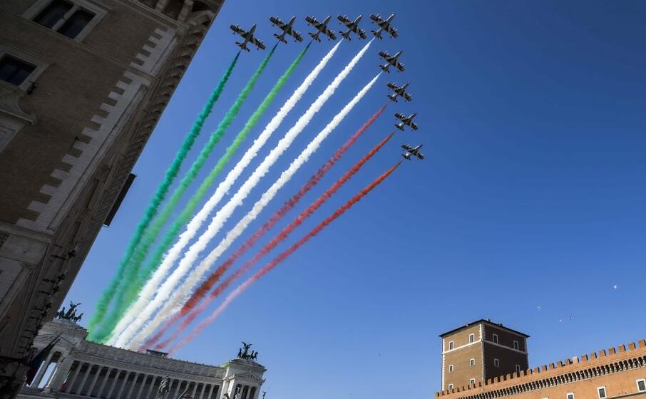 l esibizione delle frecce tricolori