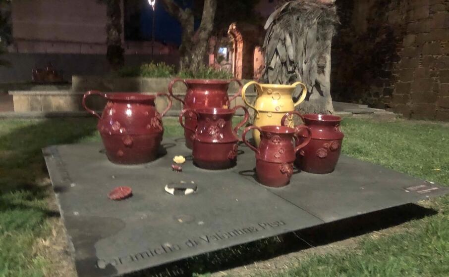l installazione vandalizzata (l unione sarda v pinna)
