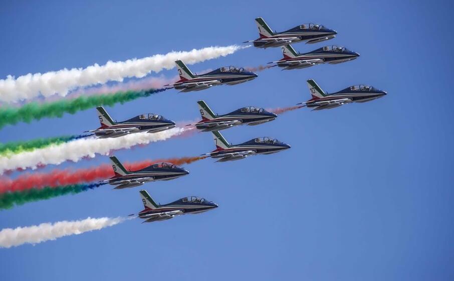la pattuglia acrobatica nei cieli di roma (tutte le foto sono ansa)