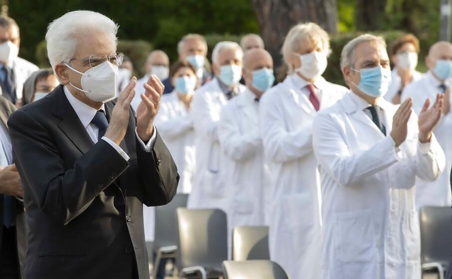 mattarella allo spallanzani (quirinale via ansa)