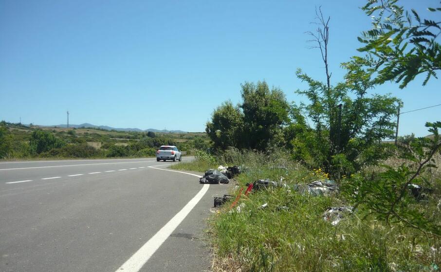 rifiuti sulla vecchia 125 (l unione sarda andrea serreli)