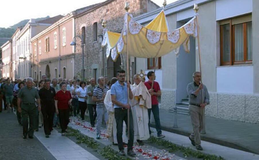 la processione del corpus domini negli anni scorsi ad ales