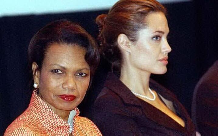 seduta accanto a condoleeza rice (le foto sono ansa wikipedia e l unione sarda)