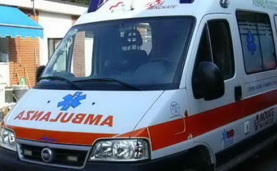 un ambulanza (archivio l unione sarda)
