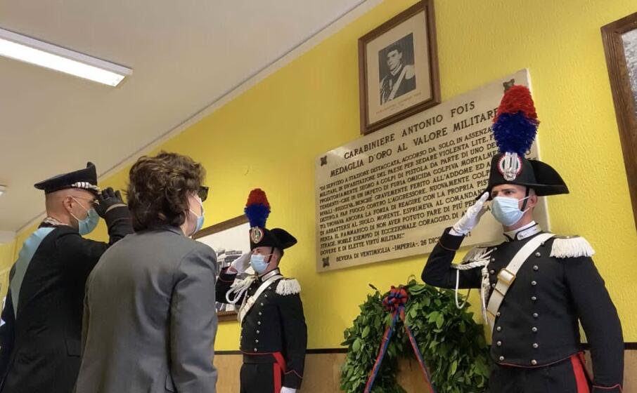 il colonnello franco di pietro alla cerimonia col prefetto di nuoro ada abruzzese (foto l unione sarda)
