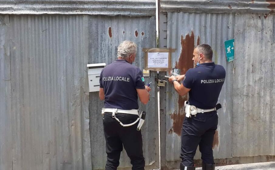 le operazioni per il sequestro (foto ufficio stampa)