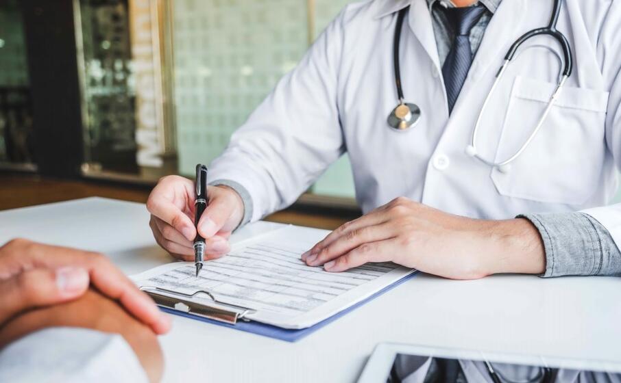 un medico (archivio l unione sarda)
