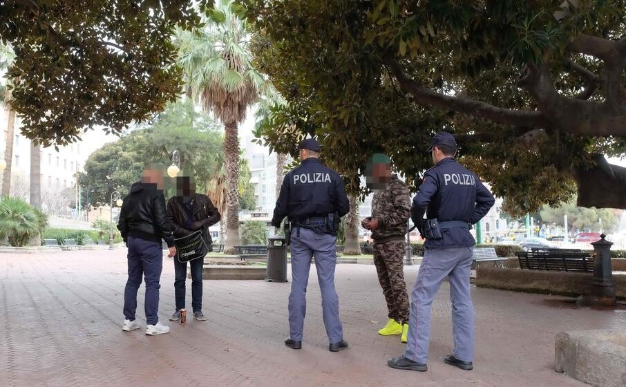 controlli della polizia (archivio l unione sarda)