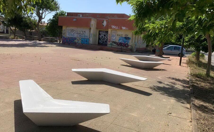 le nuove panchine a is gannaus (foto l unione sarda scano)