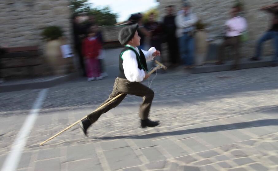 una passata edizione sui giochi tradizionali in marmilla (foto a pintori)
