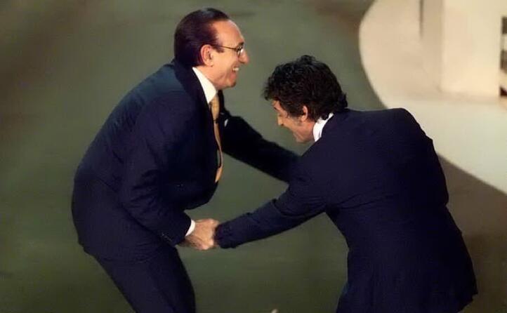 qui fiorello a prendere di mira le sue parti basse