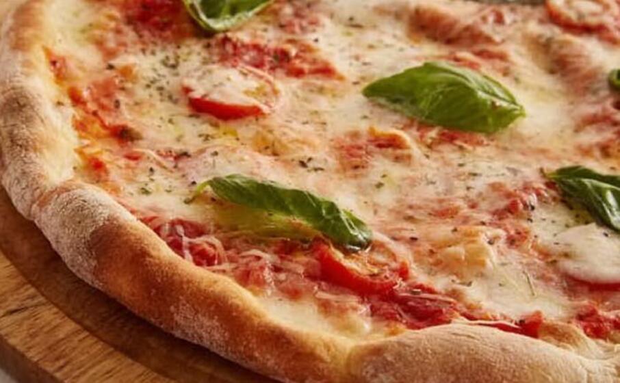 una pizza margherita (foto pixabay)