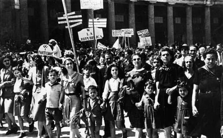 donne in corteo a napoli