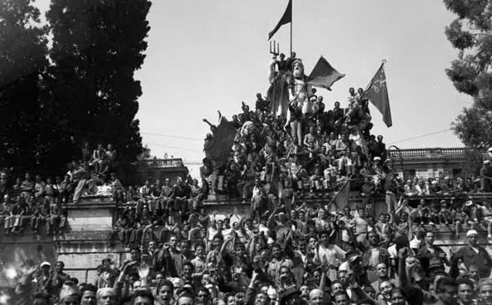 folla a roma alla vigilia del voto