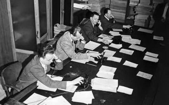 lo scrutinio delle schede (le foto sono dell ansa)