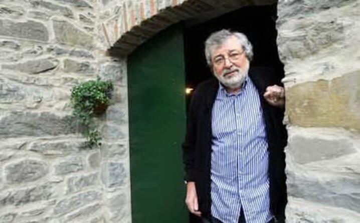 il cantautore modenese compie oggi 80 anni