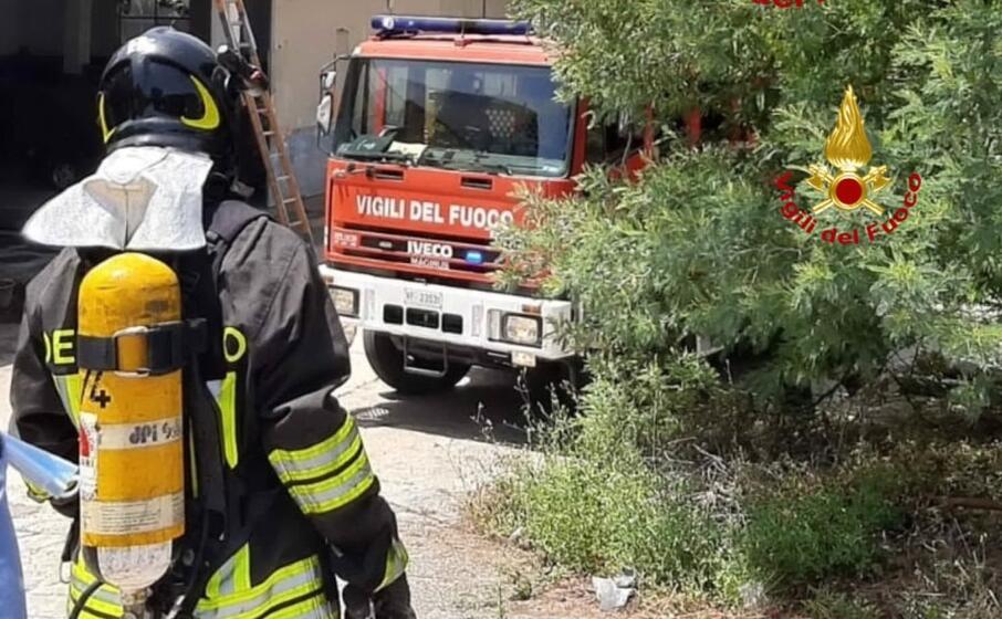 paura per due incendi a villamassargia (foto vvff)